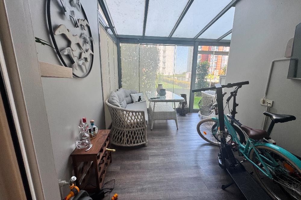 Tema İstanbul'da havuza cephe bahçe katı 4+1 kiralık daire