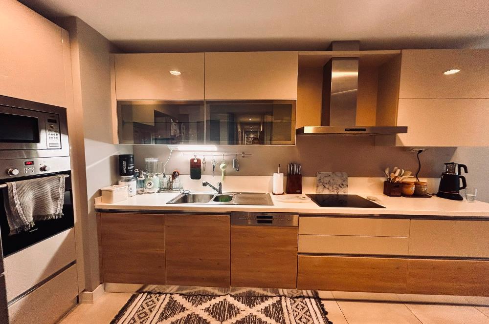 Tema İstanbul'da havuza cephe bahçe katı 4+1 kiralık daire