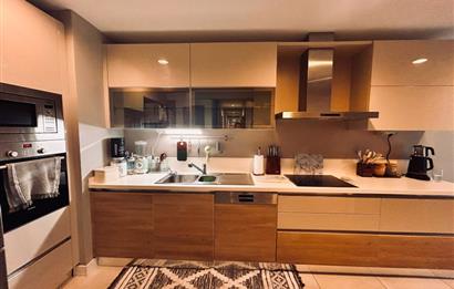 Tema İstanbul'da havuza cephe bahçe katı 4+1 kiralık daire