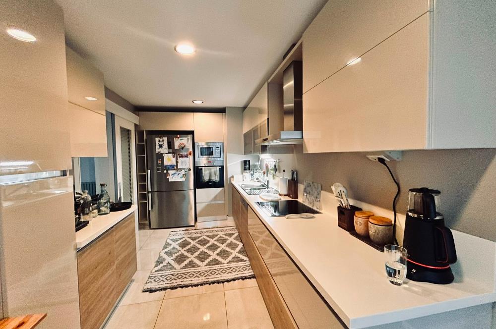 Tema İstanbul'da havuza cephe bahçe katı 4+1 kiralık daire