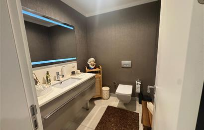 Tema İstanbul'da havuza cephe bahçe katı 4+1 kiralık daire