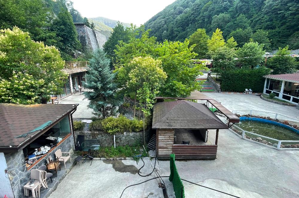 SAPANCA'NIN GÖZDE KONUMUNDA RESTORAN İŞLETMELİ TİCARİ ARSA