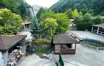 SAPANCA'NIN GÖZDE KONUMUNDA RESTORAN İŞLETMELİ TİCARİ ARSA