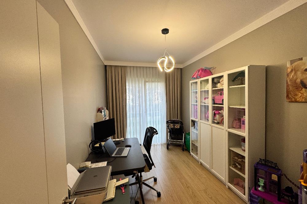 Tema İstanbul'da havuza cephe bahçe katı 4+1 kiralık daire