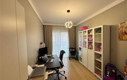 Tema İstanbul'da havuza cephe bahçe katı 4+1 kiralık daire