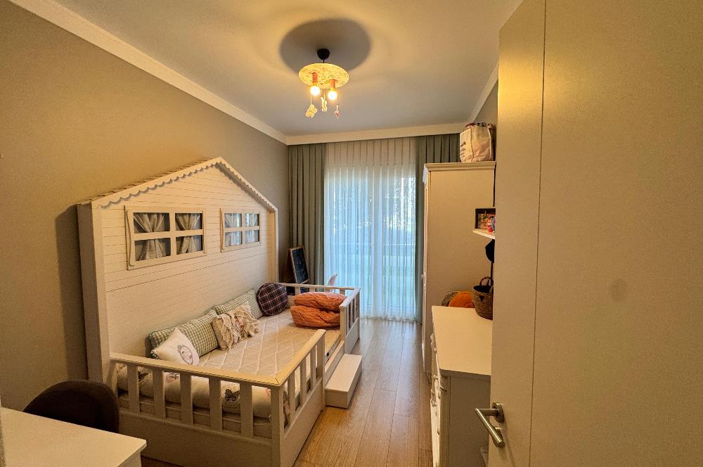 Tema İstanbul'da havuza cephe bahçe katı 4+1 kiralık daire