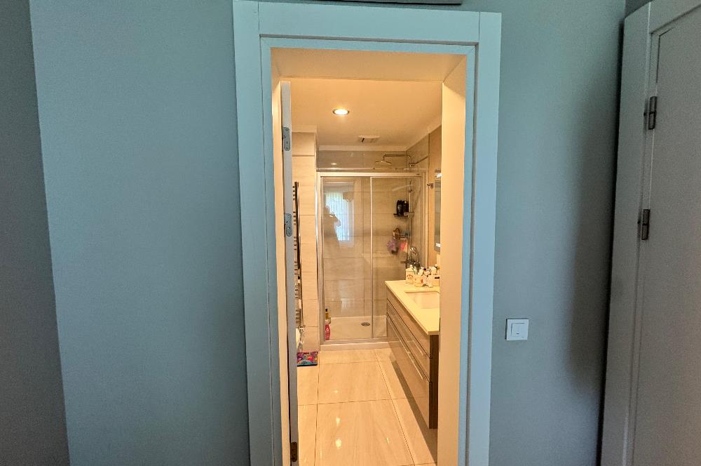 Tema İstanbul'da havuza cephe bahçe katı 4+1 kiralık daire