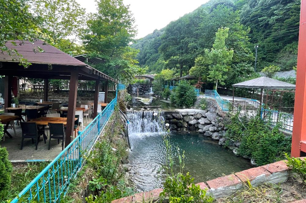 SAPANCA'NIN GÖZDE KONUMUNDA RESTORAN İŞLETMELİ TİCARİ ARSA