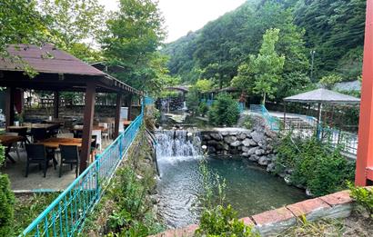 SAPANCA'NIN GÖZDE KONUMUNDA RESTORAN İŞLETMELİ TİCARİ ARSA