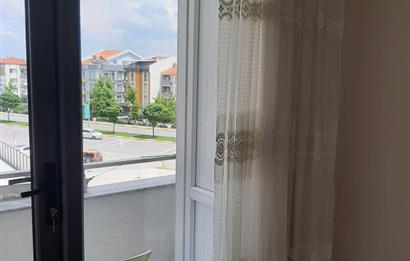 CENTURY 21 BAL GAYRİMENKUL'DEN İZMİR YOLU ÜZERİ ADLİYE AVM ŞEHİR HASTANESİNE YÜRÜME MESAFESİ  HANZADE KONUTLARINDA NET 50 M2  FERAH GENİŞ BALKONLU 1+1 