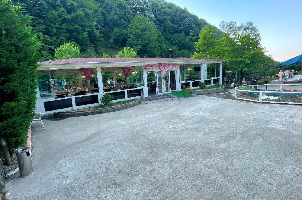 SAPANCA'NIN GÖZDE KONUMUNDA RESTORAN İŞLETMELİ TİCARİ ARSA