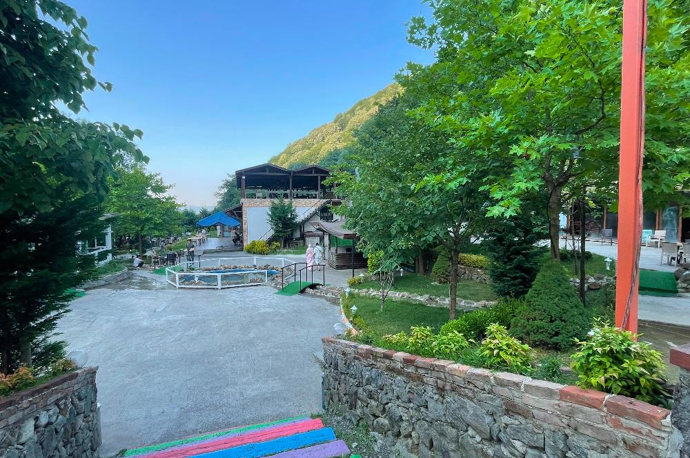 SAPANCA'NIN GÖZDE KONUMUNDA RESTORAN İŞLETMELİ TİCARİ ARSA