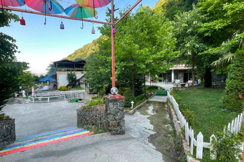 SAPANCA'NIN GÖZDE KONUMUNDA RESTORAN İŞLETMELİ TİCARİ ARSA