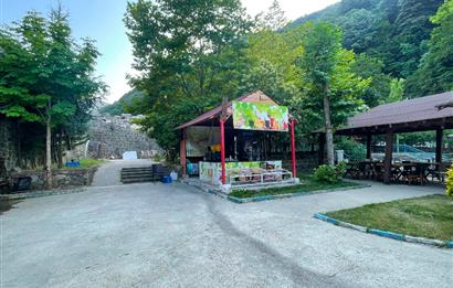 SAPANCA'NIN GÖZDE KONUMUNDA RESTORAN İŞLETMELİ TİCARİ ARSA