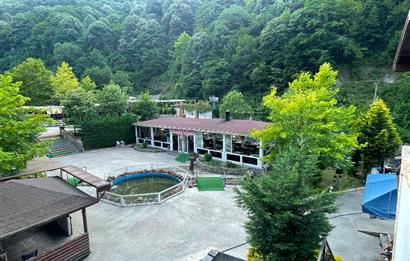 SAPANCA'NIN GÖZDE KONUMUNDA RESTORAN İŞLETMELİ TİCARİ ARSA