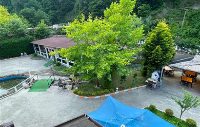 SAPANCA'NIN GÖZDE KONUMUNDA RESTORAN İŞLETMELİ TİCARİ ARSA