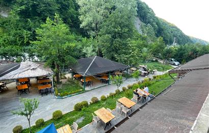 SAPANCA'NIN GÖZDE KONUMUNDA RESTORAN İŞLETMELİ TİCARİ ARSA