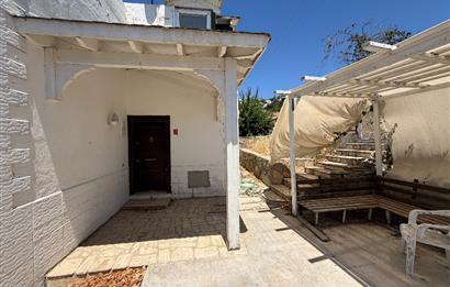 Kendi Tasarımınızı Yaratabileceğiniz  Köşe Konumlu, Kapanmaz Deniz Manzaralı Özel Plajlı Site içinde 3+1 Villa