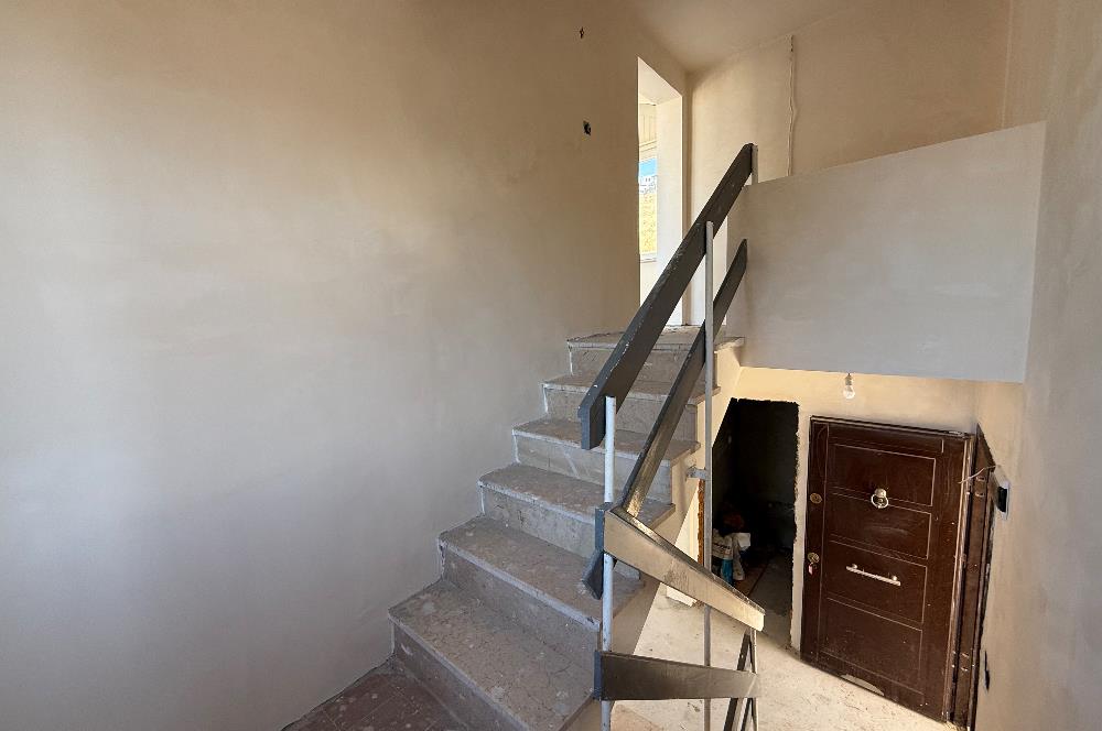 Kendi Tasarımınızı Yaratabileceğiniz  Köşe Konumlu, Kapanmaz Deniz Manzaralı Özel Plajlı Site içinde 3+1 Villa