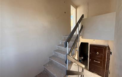 Kendi Tasarımınızı Yaratabileceğiniz  Köşe Konumlu, Kapanmaz Deniz Manzaralı Özel Plajlı Site içinde 3+1 Villa