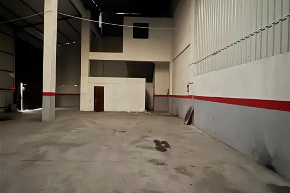 Fatih Sanayi Sitesinde 340m2 Batarlı Köşe Kiralık Dükkan