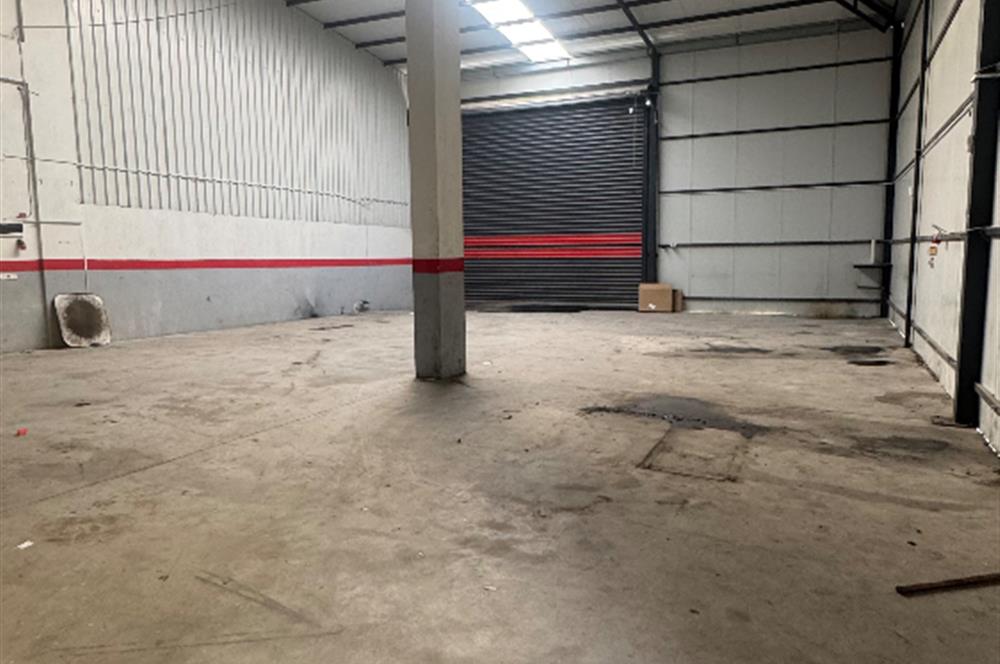 Fatih Sanayi Sitesinde 340m2 Batarlı Köşe Kiralık Dükkan