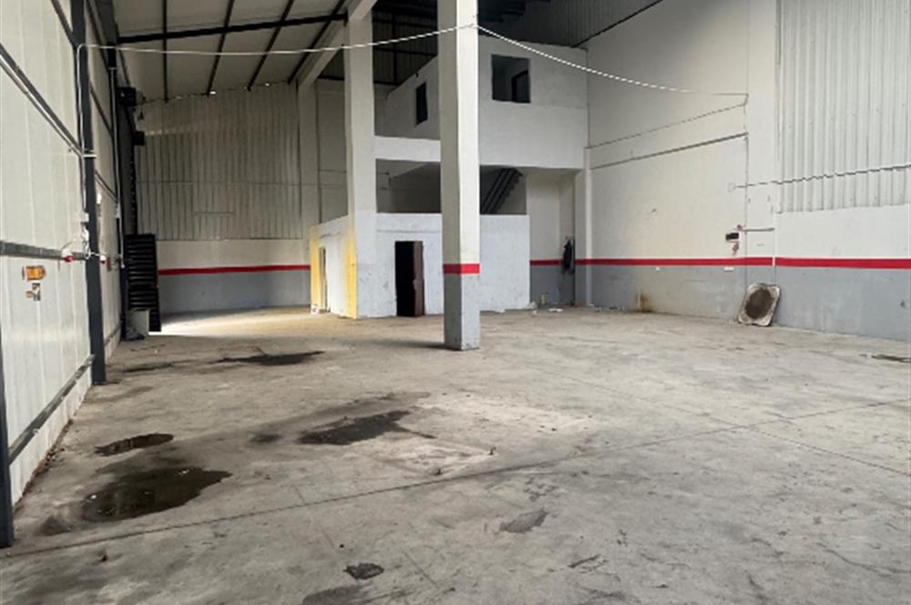 Fatih Sanayi Sitesinde 340m2 Batarlı Köşe Kiralık Dükkan
