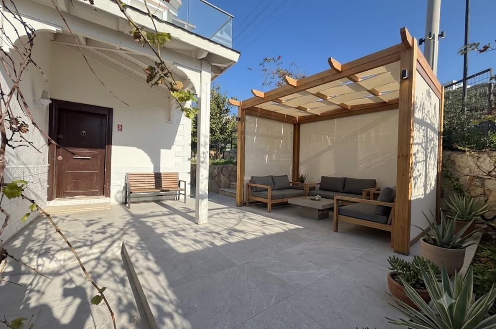 Kendi Tasarımınızı Yaratabileceğiniz  Köşe Konumlu, Kapanmaz Deniz Manzaralı Özel Plajlı Site içinde 3+1 Villa