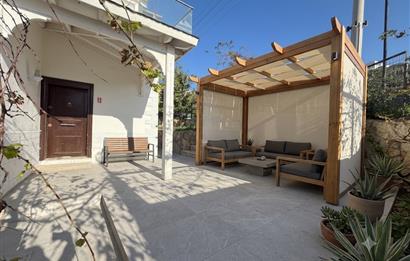Kendi Tasarımınızı Yaratabileceğiniz  Köşe Konumlu, Kapanmaz Deniz Manzaralı Özel Plajlı Site içinde 3+1 Villa