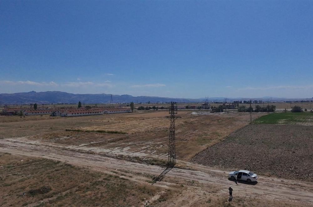 CENTURY 21 PLUS'DAN ÇAYIRBAĞDA SÜPER KONUMDA ARSA