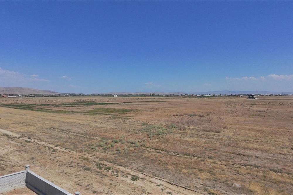 CENTURY 21 PLUS'DAN ÇAYIRBAĞDA SÜPER KONUMDA ARSA