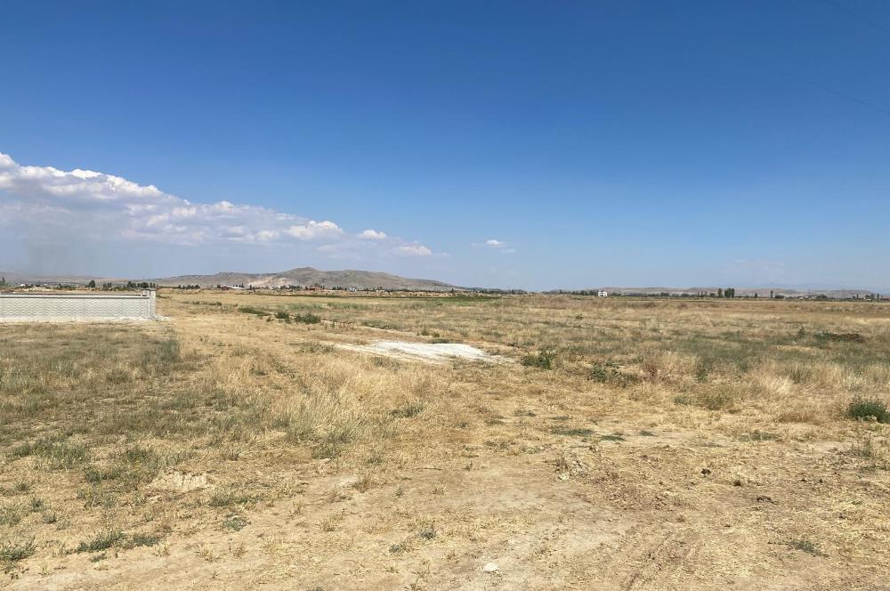 CENTURY 21 PLUS'DAN ÇAYIRBAĞDA SÜPER KONUMDA ARSA