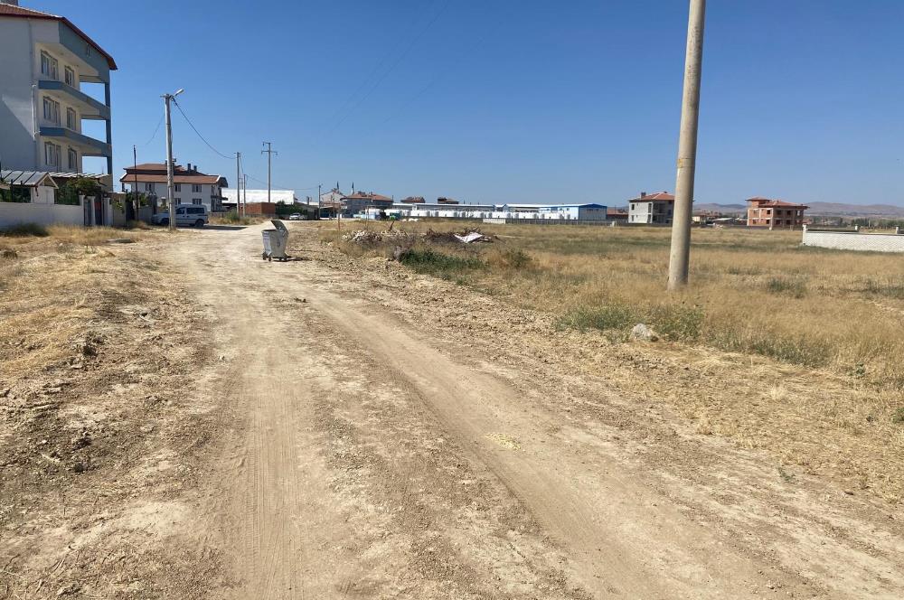 CENTURY 21 PLUS'DAN ÇAYIRBAĞDA SÜPER KONUMDA ARSA