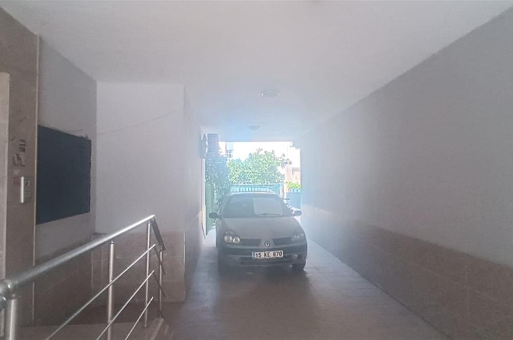 Menderes Barbaros Mahallesinde Satılık 2+1 Ada Mutfaklı Daire