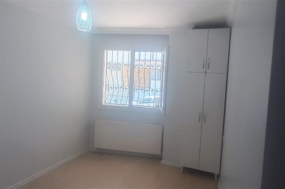 Menderes Barbaros Mahallesinde Satılık 2+1 Ada Mutfaklı Daire