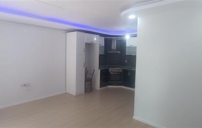 Menderes Barbaros Mahallesinde Satılık 2+1 Ada Mutfaklı Daire