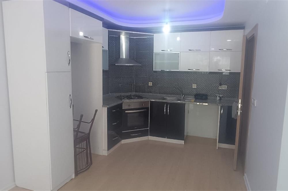 Menderes Barbaros Mahallesinde Satılık 2+1 Ada Mutfaklı Daire