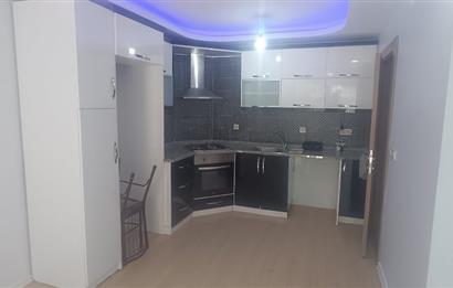 Menderes Barbaros Mahallesinde Satılık 2+1 Ada Mutfaklı Daire