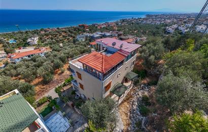 Küçükkuyu'da Deniz Manzaralı 4+1 Lüks Müstakil Villa