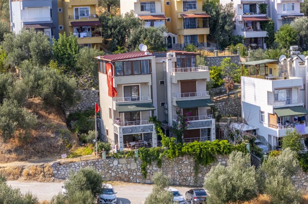 Küçükkuyu'da Deniz Manzaralı 4+1 Lüks Müstakil Villa