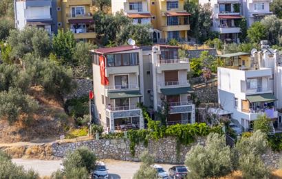 Küçükkuyu'da Deniz Manzaralı 4+1 Lüks Müstakil Villa