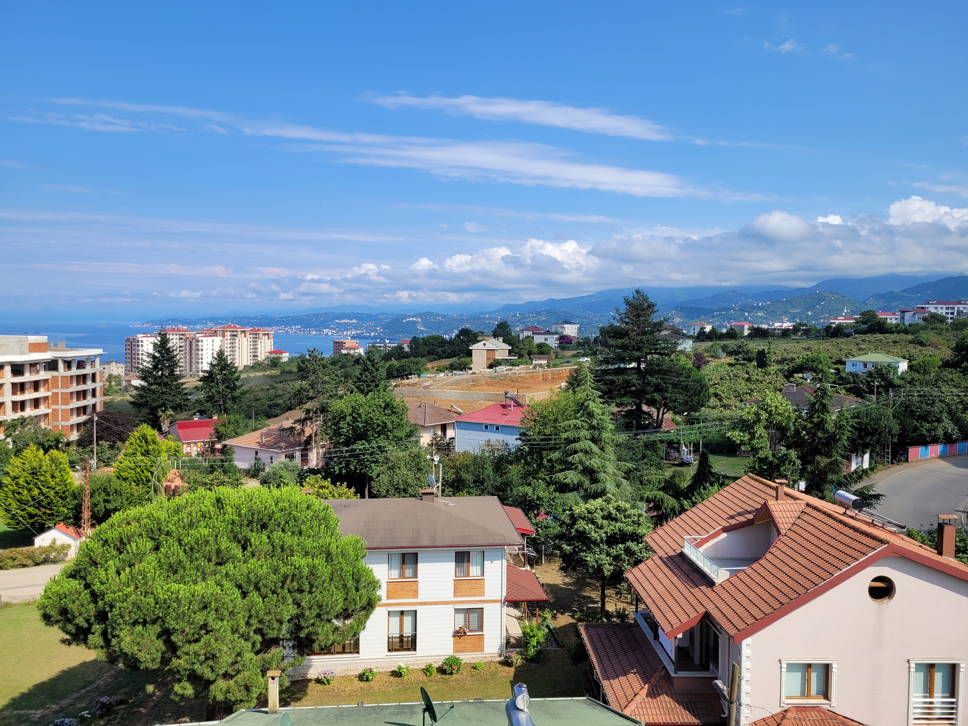 YALINCAK'TA SEÇKİN KONUMDA EŞSİZ MANZARALI 3+1 SATILIK DAİRE