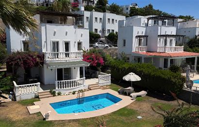Bodrum Yalıkavak Holiday Gardens Sitesinde Satılık Deniz Manzaralı Özel Havuzlu Müstakil Bahçeli Villa