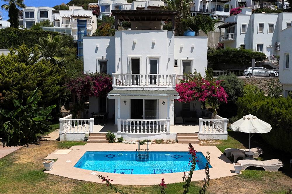 Bodrum Yalıkavak Holiday Gardens Sitesinde Satılık Deniz Manzaralı Özel Havuzlu Müstakil Bahçeli Villa