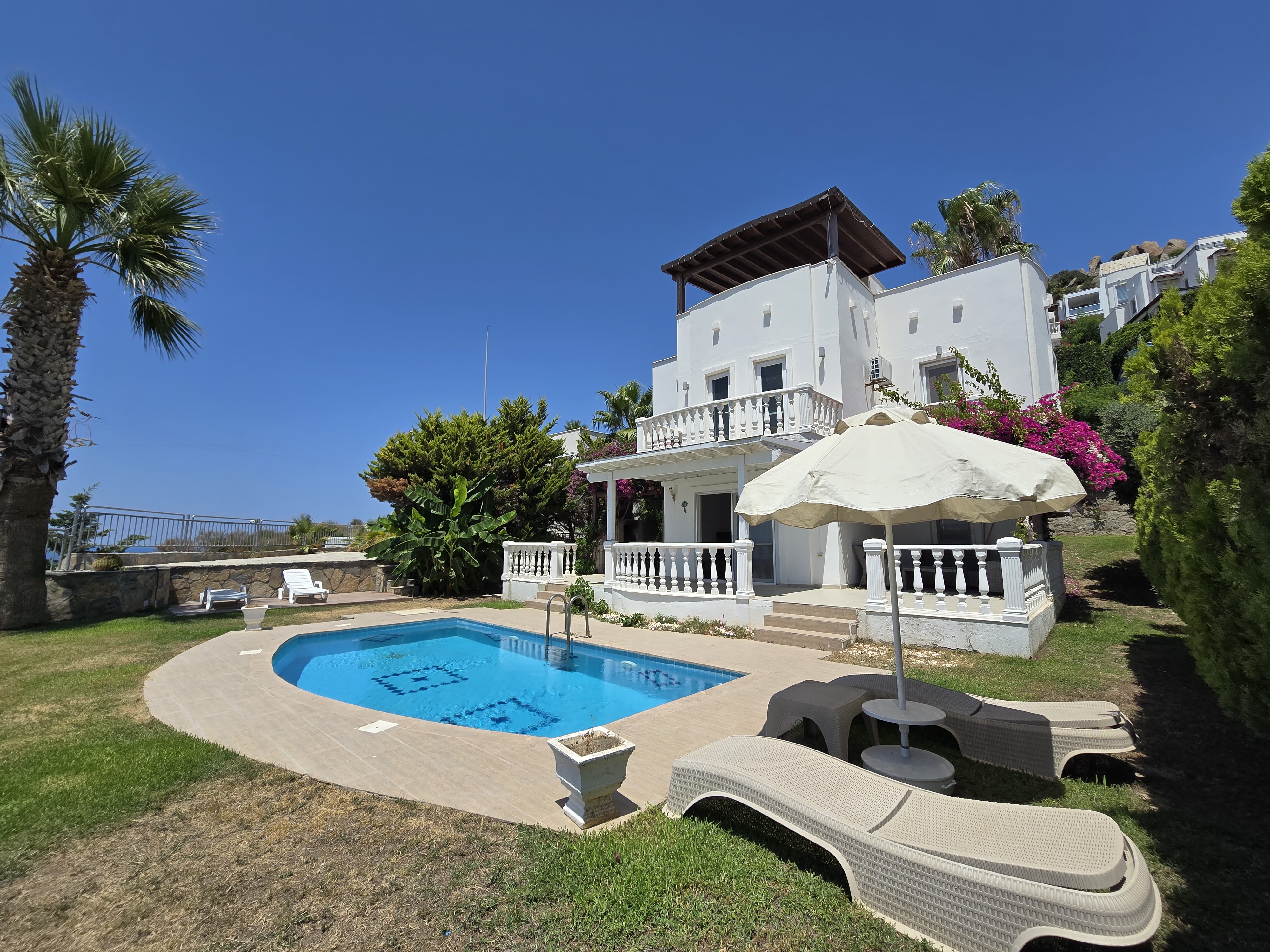 Bodrum Yalıkavak Holiday Gardens Sitesinde Satılık Deniz Manzaralı Özel Havuzlu Müstakil Bahçeli Villa