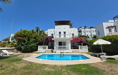 Bodrum Yalıkavak Holiday Gardens Sitesinde Satılık Deniz Manzaralı Özel Havuzlu Müstakil Bahçeli Villa