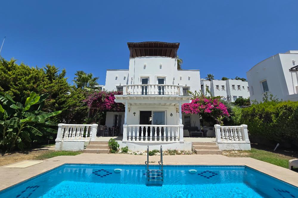 Bodrum Yalıkavak Holiday Gardens Sitesinde Satılık Deniz Manzaralı Özel Havuzlu Müstakil Bahçeli Villa