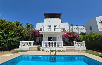 Bodrum Yalıkavak Holiday Gardens Sitesinde Satılık Deniz Manzaralı Özel Havuzlu Müstakil Bahçeli Villa