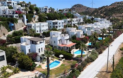 Bodrum Yalıkavak Holiday Gardens Sitesinde Satılık Deniz Manzaralı Özel Havuzlu Müstakil Bahçeli Villa
