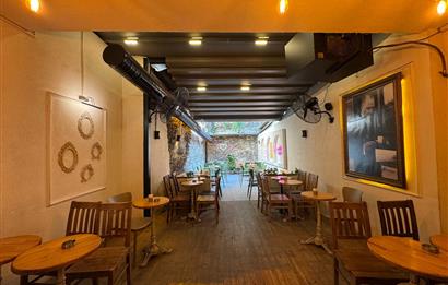 BEŞİKTAŞ ÇARŞIDA DEVREN KİRALIK KAFE